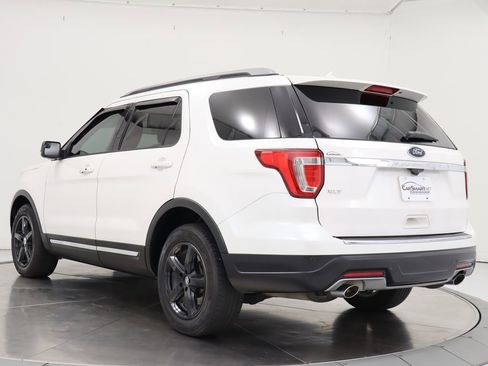 Used 2018 Ford Explorer XLT w/ Equipment Group 202A FWD image 3