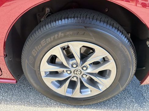 Certified 2025 Toyota Sienna LE w/ LE Plus Package FWD image 29