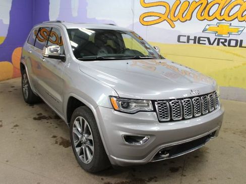Used 2017 Jeep Grand Cherokee Overland AWD/4WD image 2