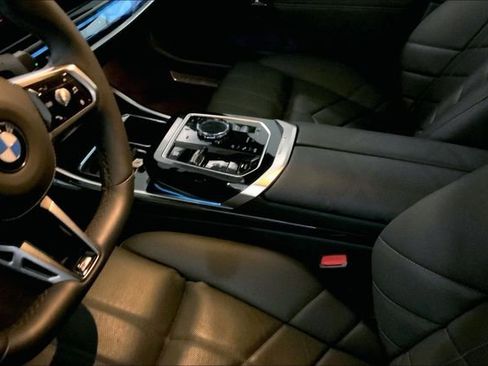 Used 2025 BMW 740i w/ Premium Package RWD image 8