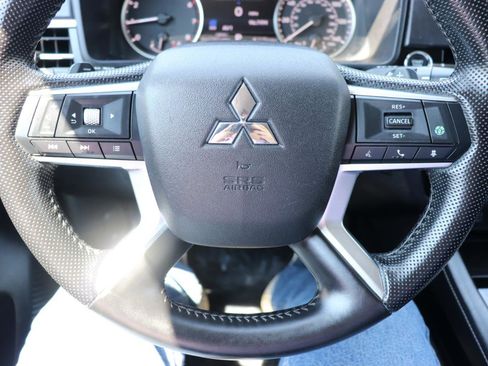 Used 2024 Mitsubishi Outlander AWD image 30