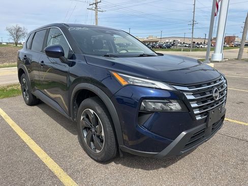 Used 2025 Nissan Rogue SV image 4