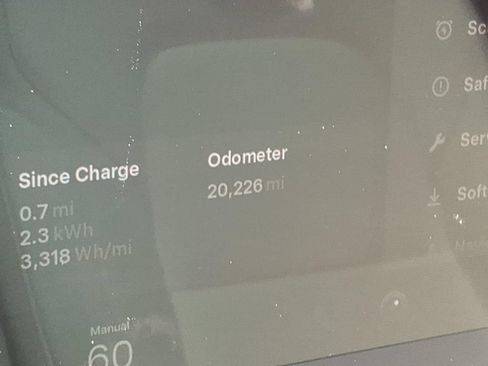 Used 2025 Tesla Model Y Performance AWD/4WD image 32