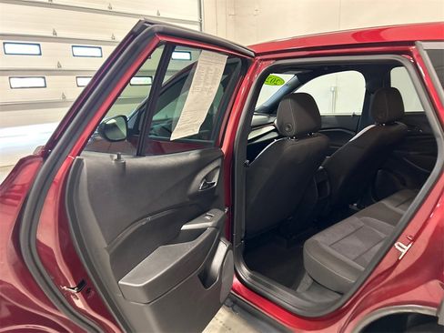 Used 2024 Chevrolet Trax RS w/ Driver Confidence Package image 29