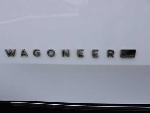 Used 2022 Jeep Wagoneer Series III w/ Premium Group I image 11
