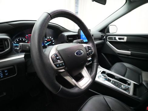 Used 2023 Ford Explorer XLT w/ Equipment Group 202A AWD/4WD image 8