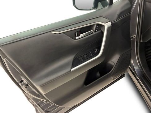 Used 2022 Toyota RAV4 Limited image 13