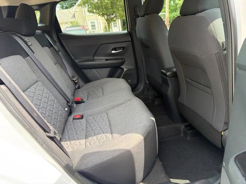 Used 2025 Nissan Kicks SV AWD/4WD image 28