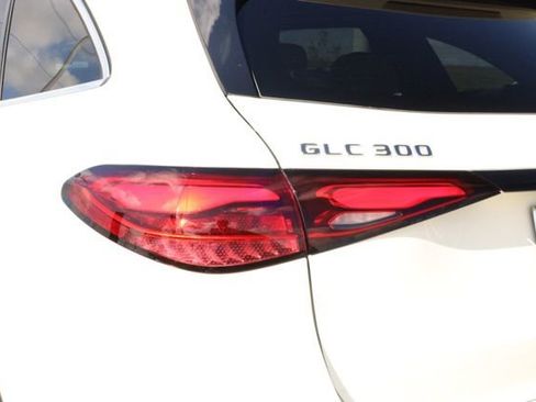 Certified 2025 Mercedes-Benz GLC 300 4MATIC image 11