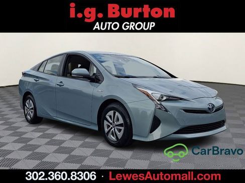 Used 2017 Toyota Prius Three FWD image 1