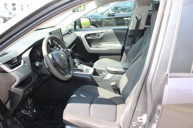 Used 2024 Toyota RAV4 LE FWD image 8