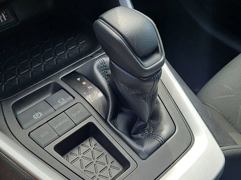 Used 2023 Toyota RAV4 XLE FWD image 34