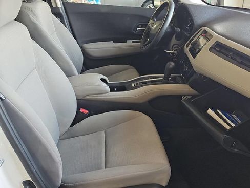 Used 2022 Honda HR-V LX image 2