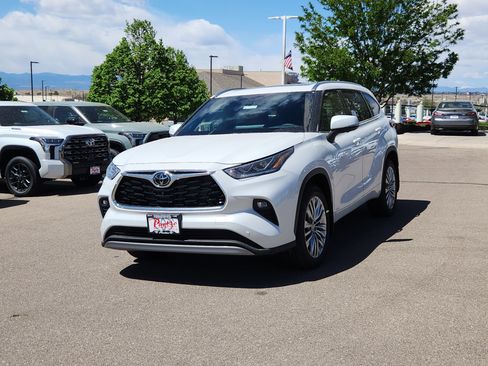 New 2026 Toyota Highlander Platinum AWD/4WD image 4