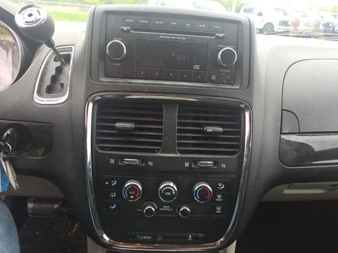 Used 2014 Dodge Grand Caravan SXT FWD image 22