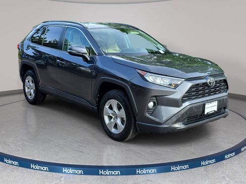 Used 2021 Toyota RAV4 XLE w/ Carpet Mat Package (TMS) AWD/4WD image 4