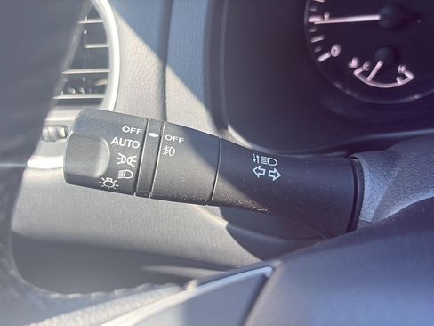 Used 2019 Nissan Pathfinder SV AWD/4WD image 27