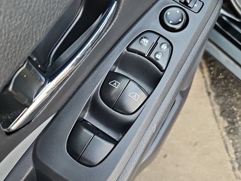 Used 2023 Nissan Kicks SR w/ SR Premium Package FWD image 24
