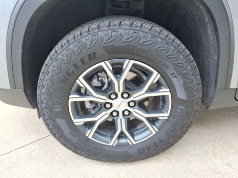 New 2025 GMC Acadia AT4 image 30