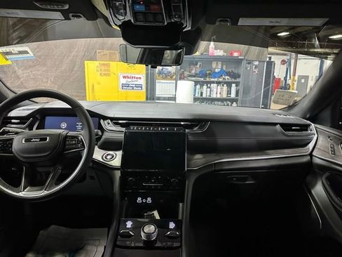 Used 2025 Jeep Grand Cherokee L Overland w/ Luxury Tech Group IV image 27