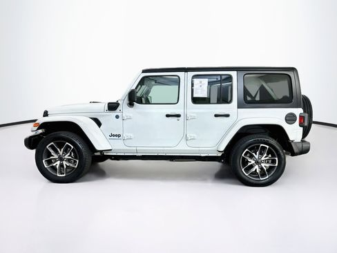 Used 2024 Jeep Wrangler Unlimited w/ Convenience Group AWD/4WD image 4