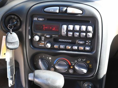 Used 2002 Pontiac Grand Am SE image 19