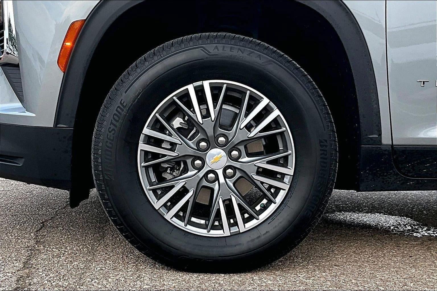 Used 2026 Chevrolet Traverse LT w/ Driver Confidence Package FWD image 9