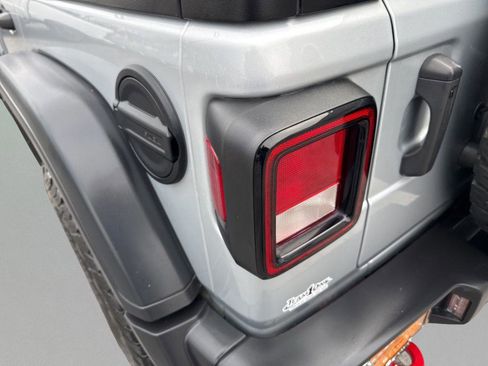 Used 2023 Jeep Wrangler Unlimited Rubicon image 26