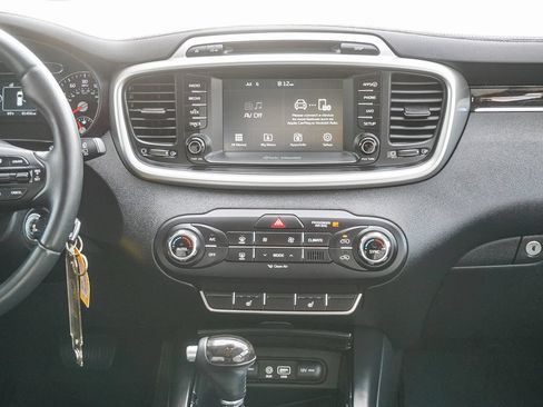 Used 2017 Kia Sorento AWD w/ LX Convenience Package image 16