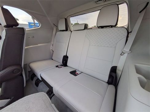 Used 2024 GMC Acadia Denali image 15