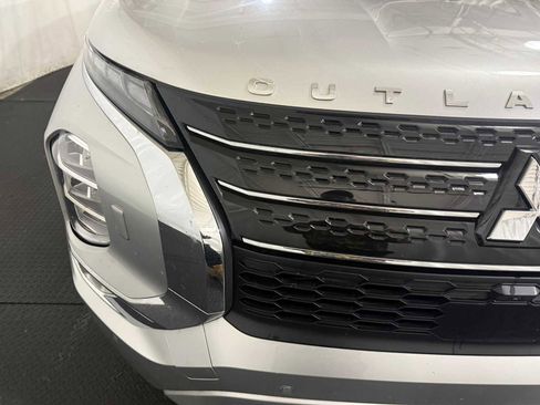 Used 2023 Mitsubishi Outlander SE image 4