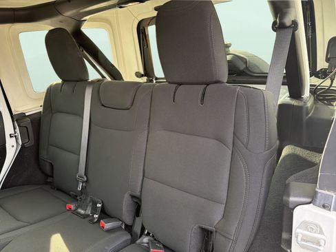 Used 2021 Jeep Wrangler Unlimited Sahara image 14