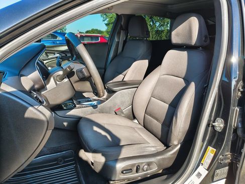 Used 2019 Chevrolet Malibu LT w/ LT True North Edition FWD image 2