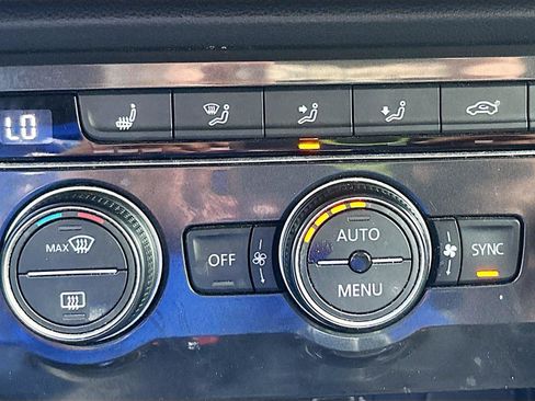 Used 2018 Volkswagen Tiguan SE w/ Front Fog Lights Package image 22