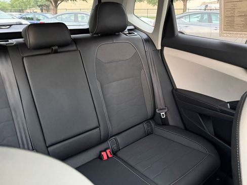 Used 2025 Volkswagen Taos SE FWD image 37