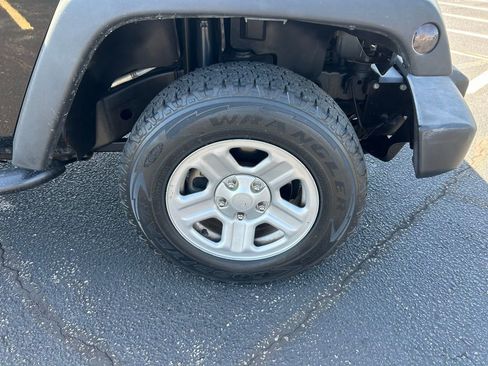 Used 2012 Jeep Wrangler Unlimited Sport w/ Connectivity Group image 2