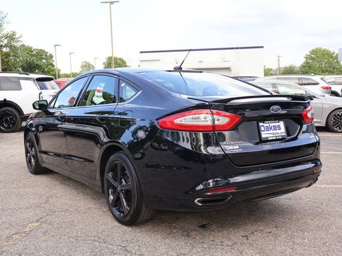 Used 2016 Ford Fusion SE FWD image 4