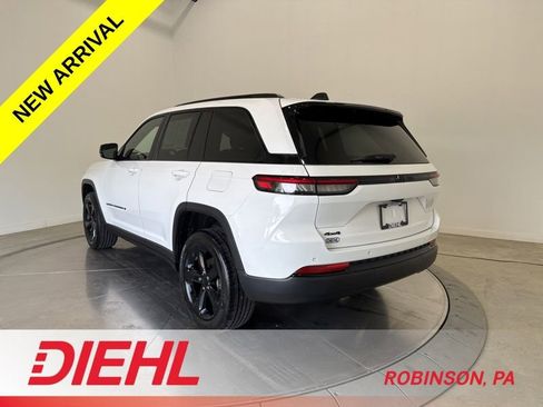 Certified 2023 Jeep Grand Cherokee Altitude AWD/4WD image 5