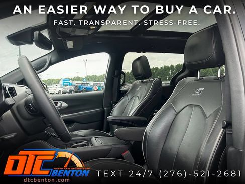 Used 2025 Chrysler Pacifica Limited FWD image 8