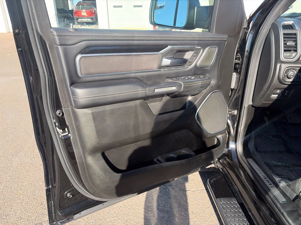Used 2022 RAM 1500 Laramie AWD/4WD image 11