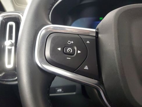 Certified 2025 Volvo XC40 B5 Plus image 26