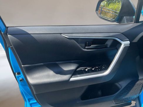Used 2021 Toyota RAV4 LE w/ Carpet Mat Package (TMS) FWD image 17