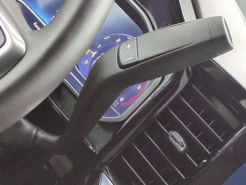 Used 2025 Chevrolet Silverado 2500 LT w/ Convenience Package image 19