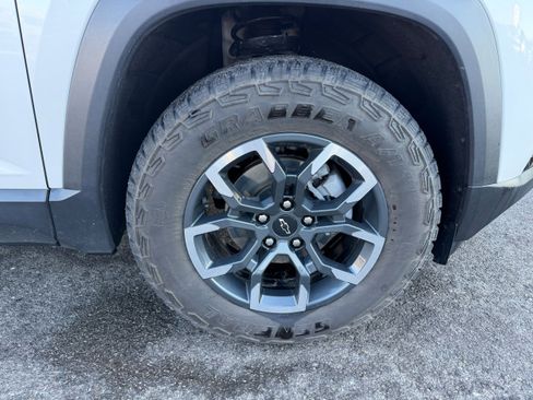 Used 2025 Chevrolet Equinox ACTIV w/ Safety and Technology Package image 6