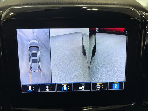 Used 2023 Chevrolet Traverse LT w/ Rear Camera Mirror Package image 20