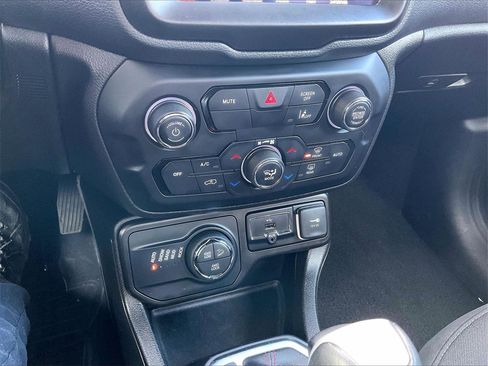 Used 2023 Jeep Renegade Trailhawk image 24