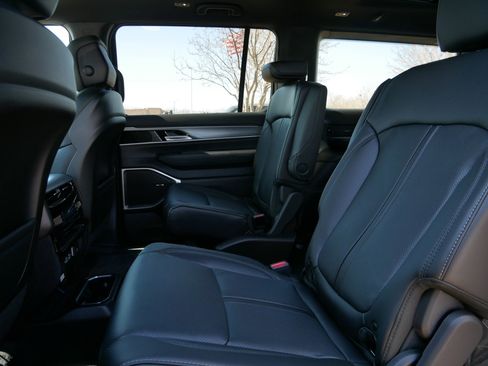 New 2026 Jeep Grand Wagoneer 4WD image 10
