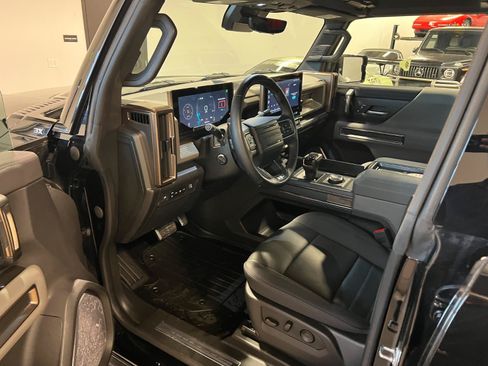 Used 2025 GMC Hummer EV 3X w/ LPO, Sport Package AWD/4WD image 10