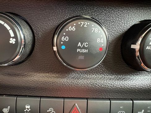 Used 2017 Jeep Wrangler Sahara AWD/4WD image 39