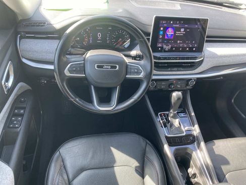 Certified 2022 Jeep Compass Latitude image 19